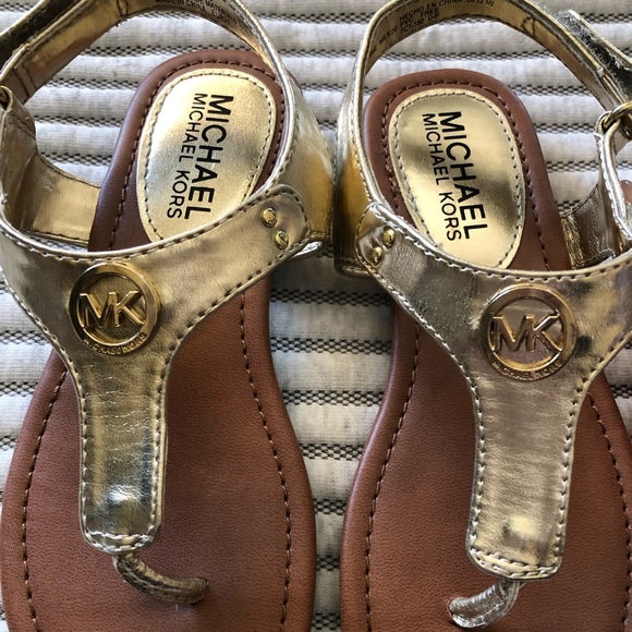 Girls Michael Kors T-Strap Sandals Gold - Picture 2 of 6